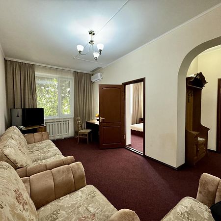 Hotel Zhambyl Taraz Exteriör bild