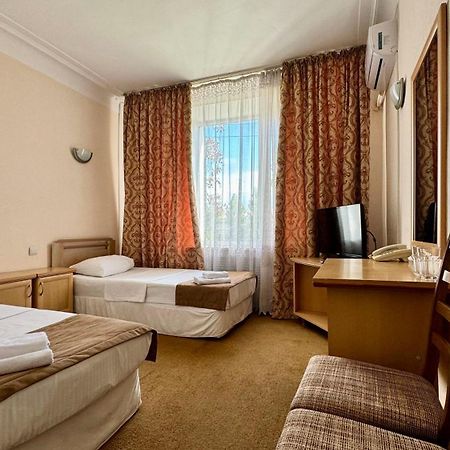 Hotel Zhambyl Taraz Exteriör bild