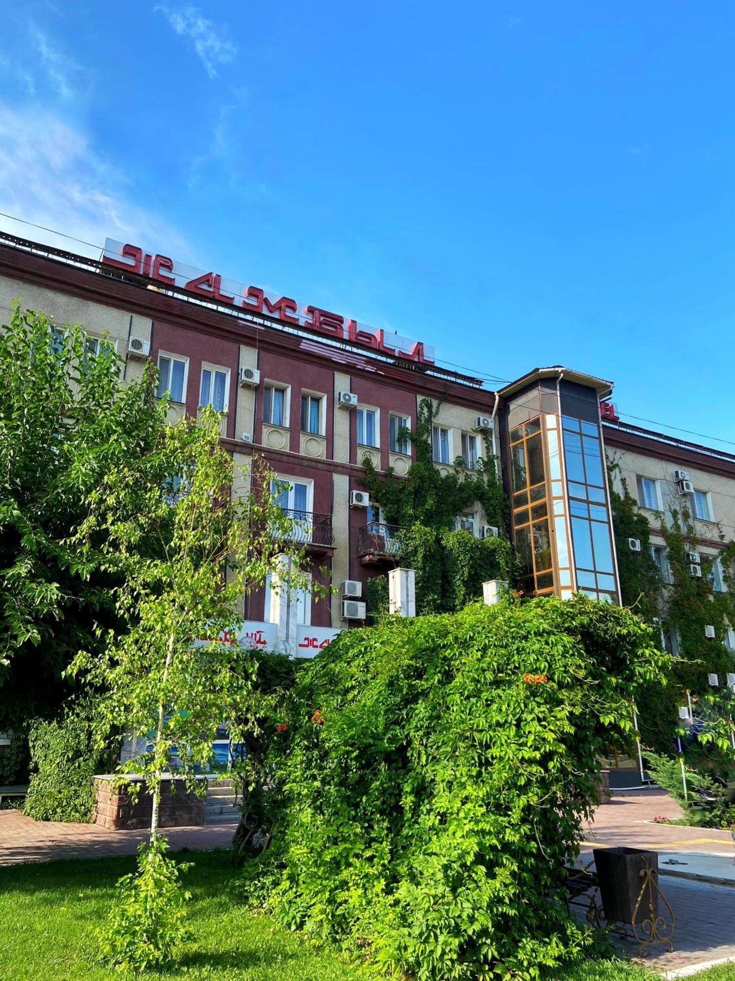 Hotel Zhambyl Taraz Exteriör bild