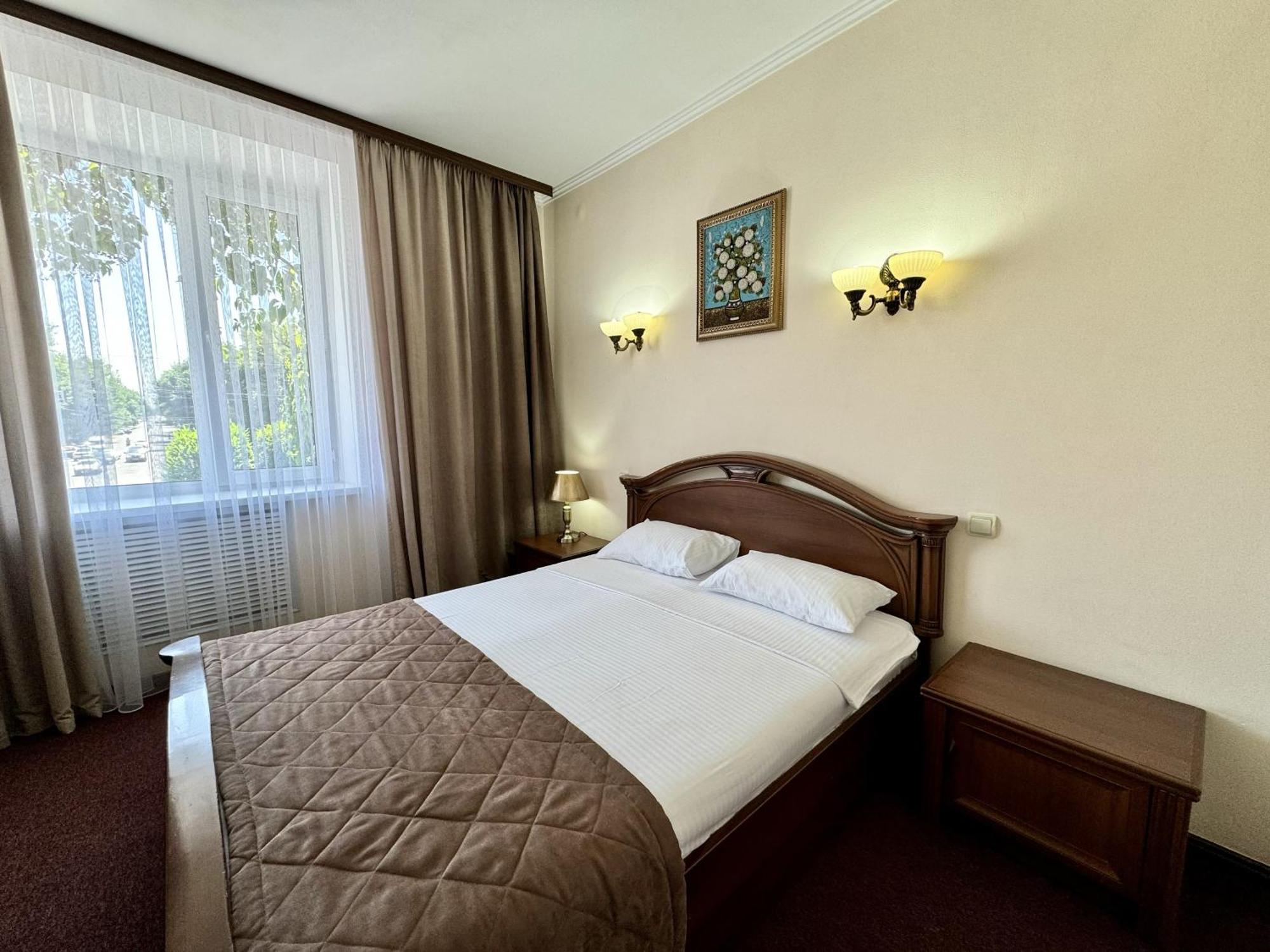 Hotel Zhambyl Taraz Exteriör bild