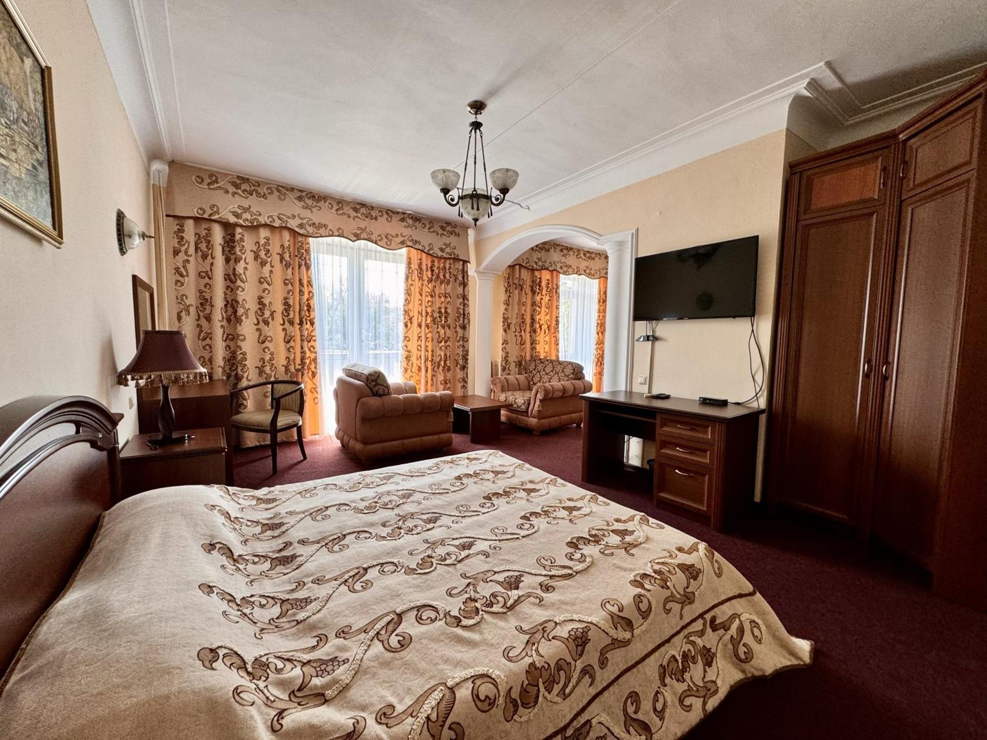 Hotel Zhambyl Taraz Exteriör bild