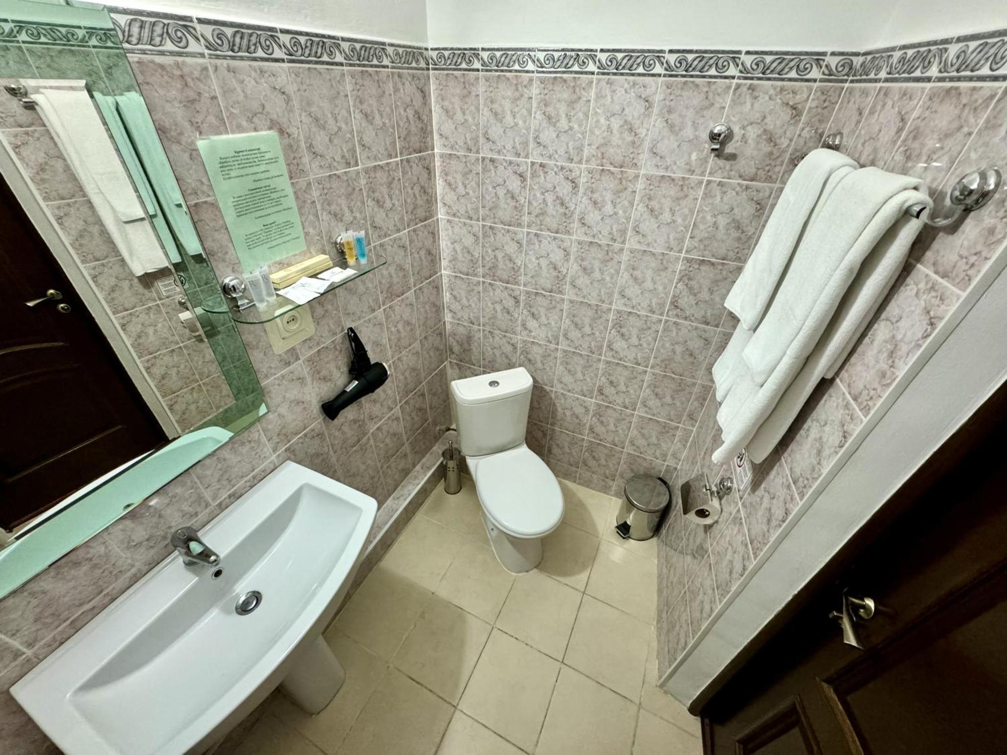 Hotel Zhambyl Taraz Exteriör bild