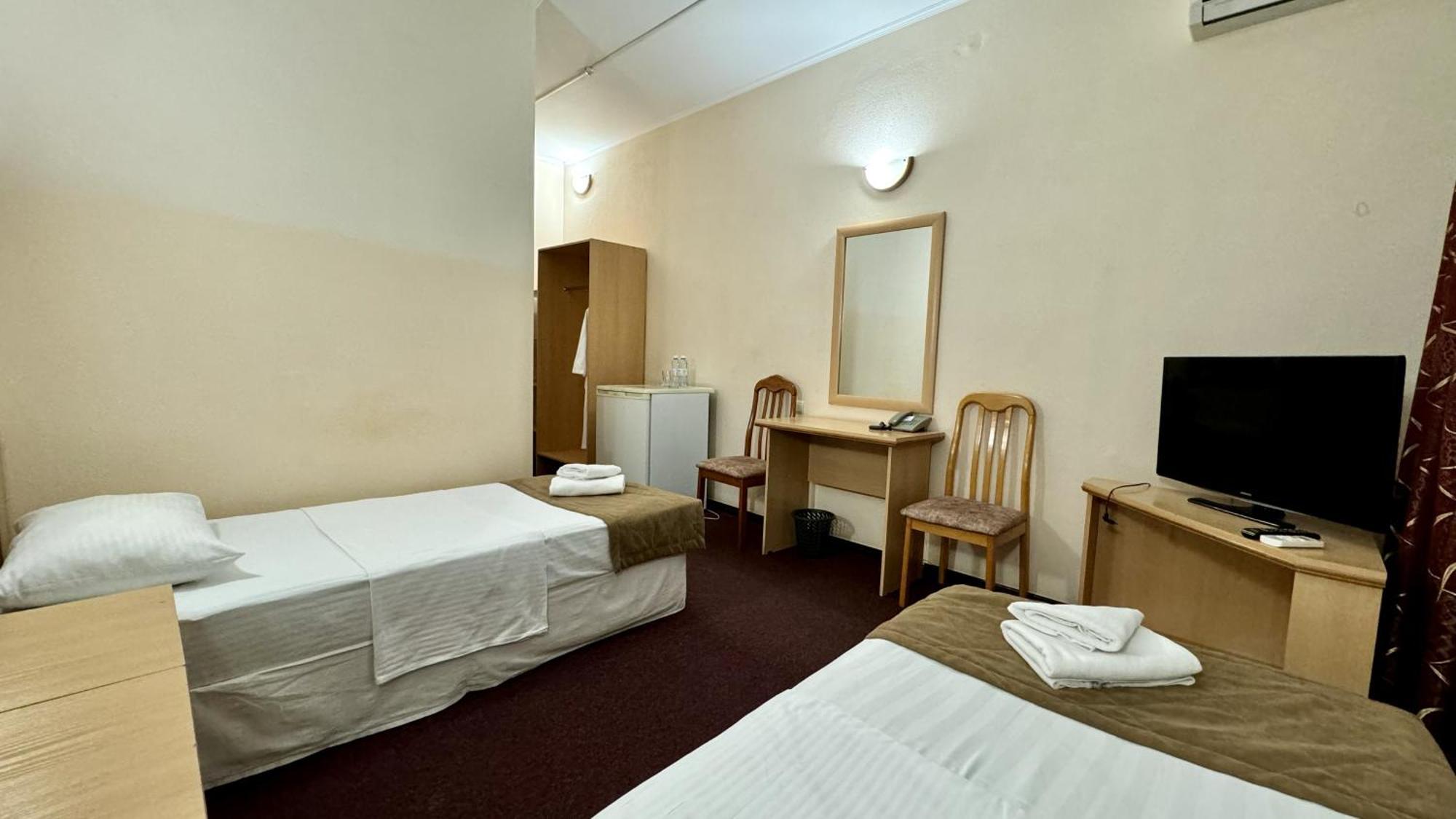 Hotel Zhambyl Taraz Exteriör bild