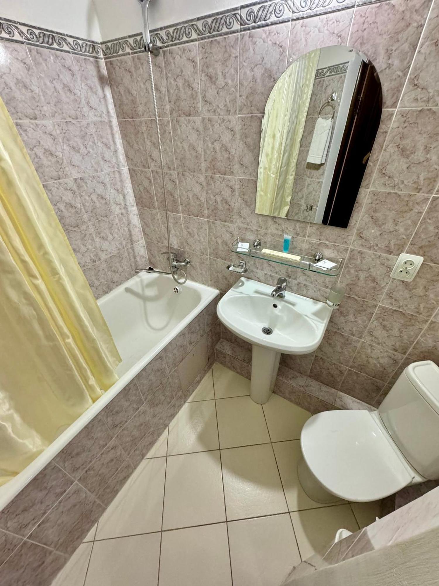 Hotel Zhambyl Taraz Exteriör bild