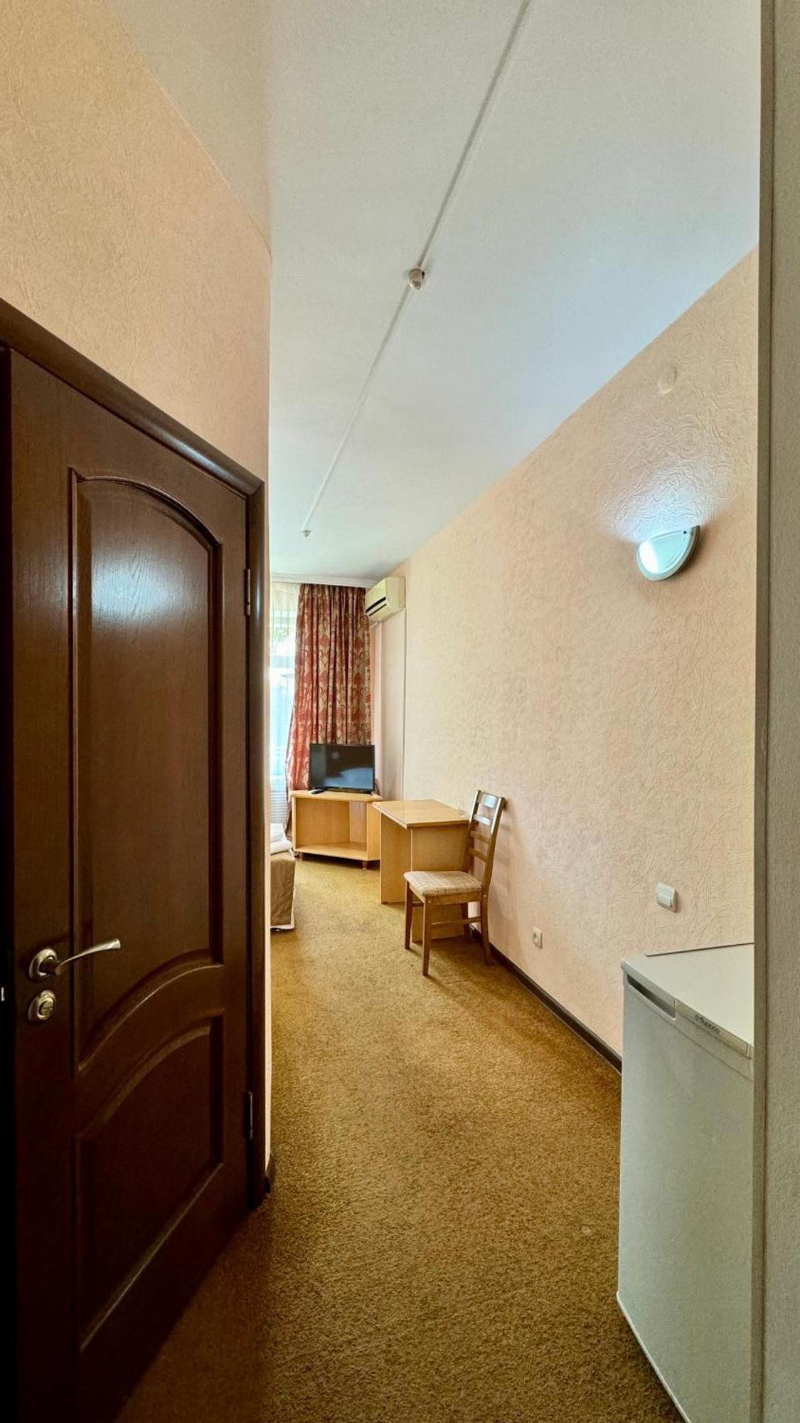 Hotel Zhambyl Taraz Exteriör bild