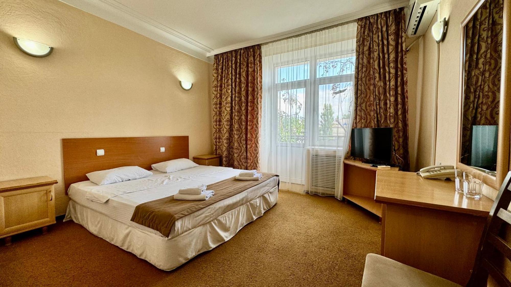 Hotel Zhambyl Taraz Exteriör bild